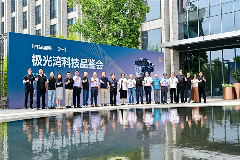 极光湾BHE15TDEB：AI赋能下的智能电混